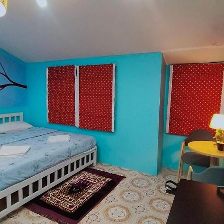 Ruenthip Homestay Bangkok Exterior photo