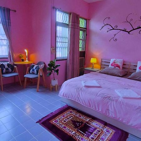 Ruenthip Homestay Bangkok Exterior photo