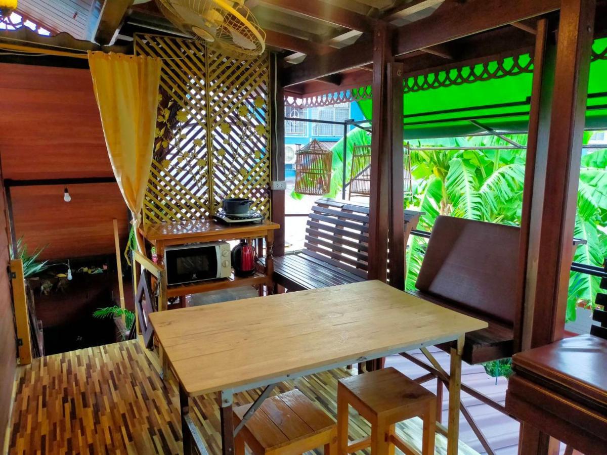 Ruenthip Homestay Bangkok Exterior photo