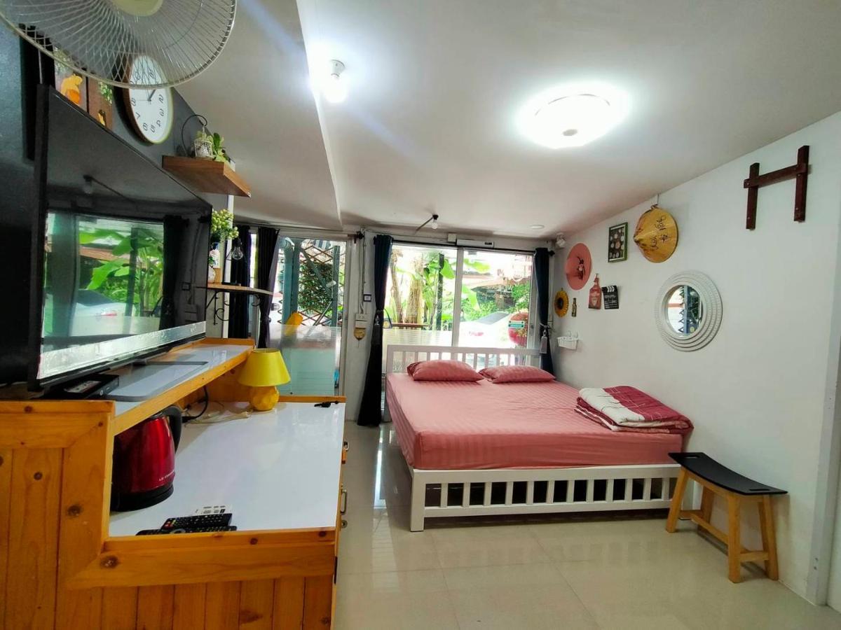 Ruenthip Homestay Bangkok Exterior photo