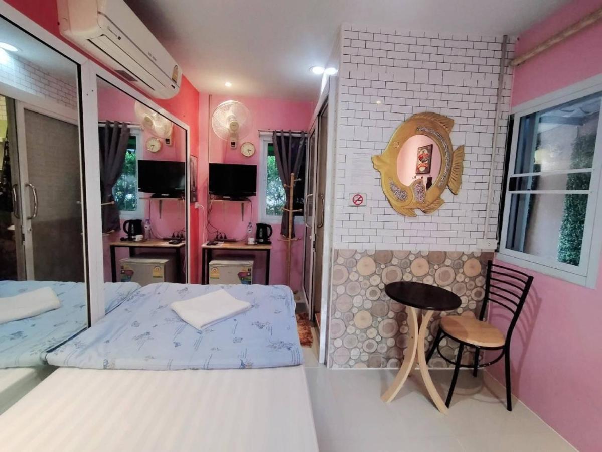 Ruenthip Homestay Bangkok Exterior photo