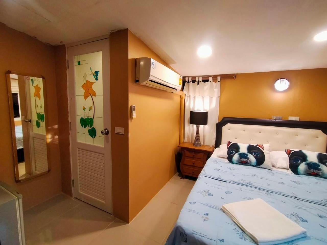 Ruenthip Homestay Bangkok Exterior photo