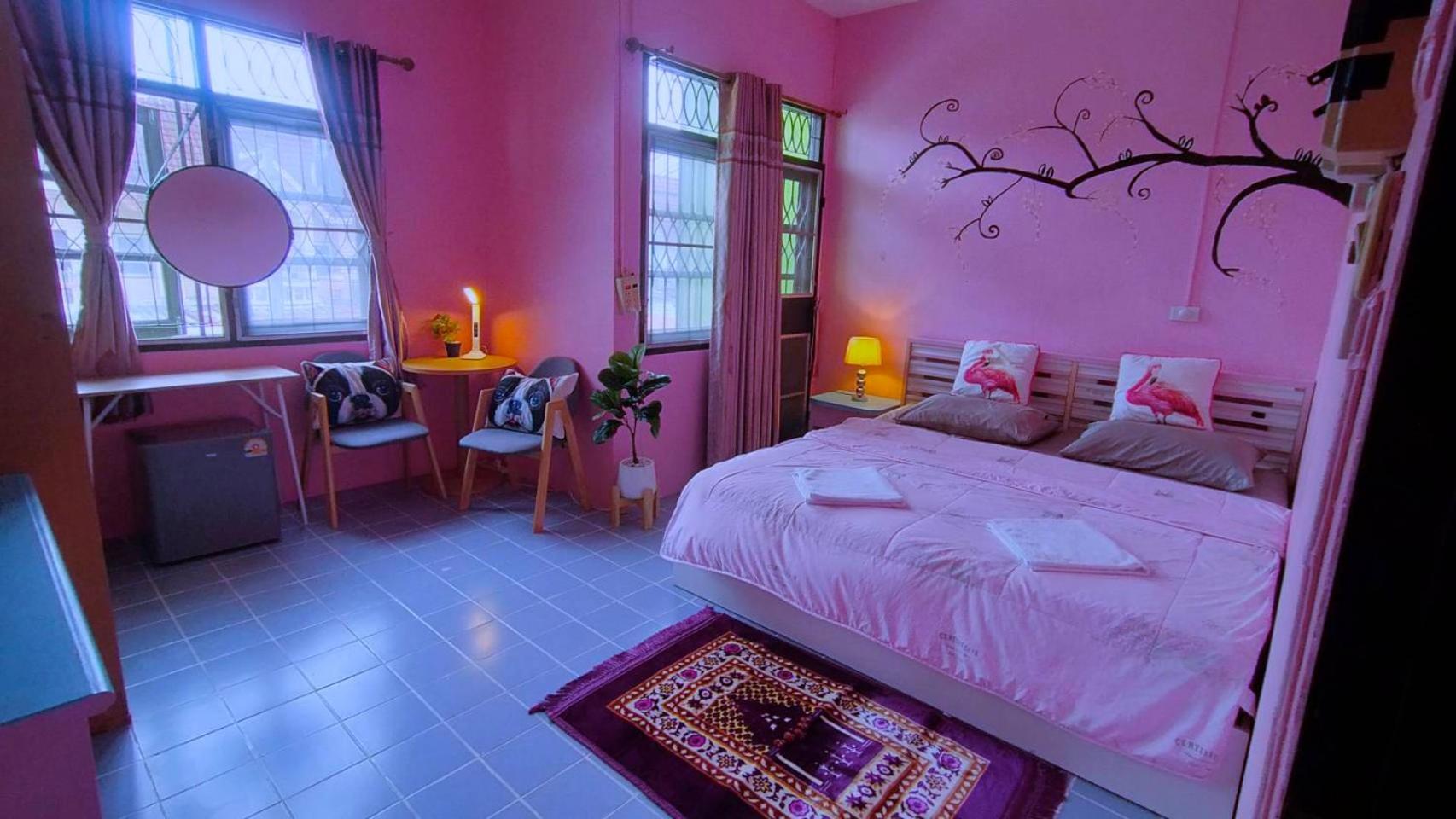 Ruenthip Homestay Bangkok Exterior photo