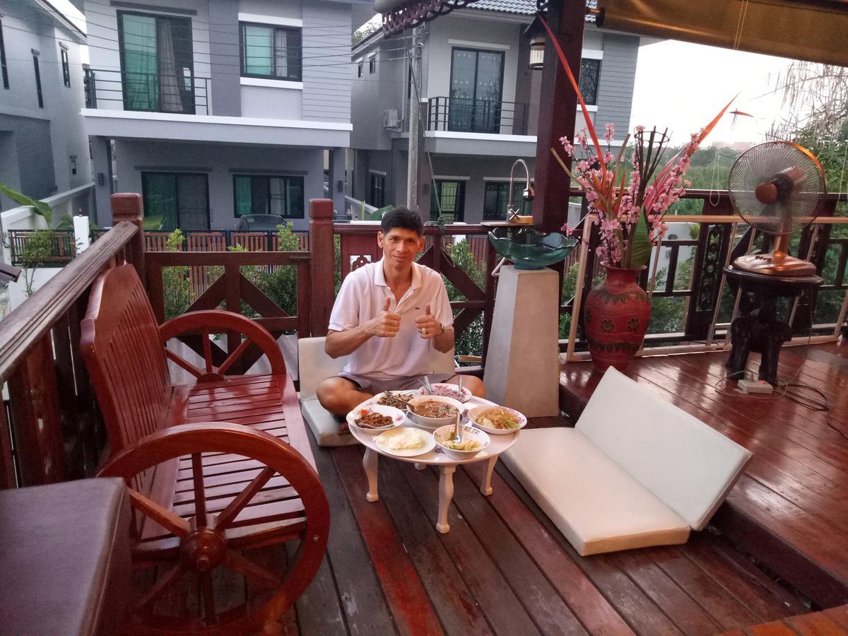 Ruenthip Homestay Bangkok Exterior photo