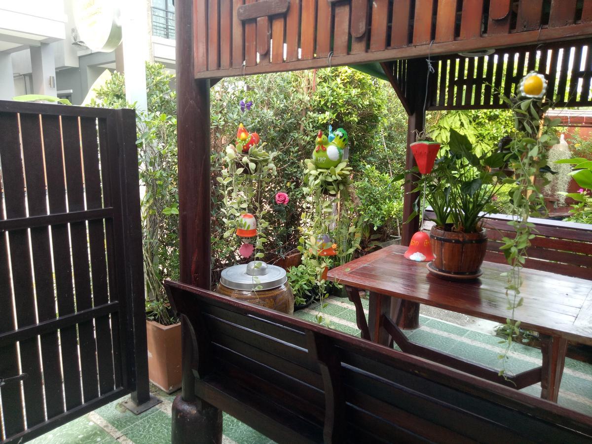 Ruenthip Homestay Bangkok Exterior photo
